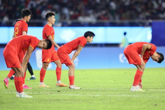不敌韩国止步八强，中国男足从亚运会上带走了什么？(足球中国队)