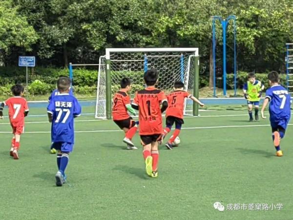 成都市菱窠路小学第八届“菱窠杯”班级足球联赛激情开赛(小学足球联赛)