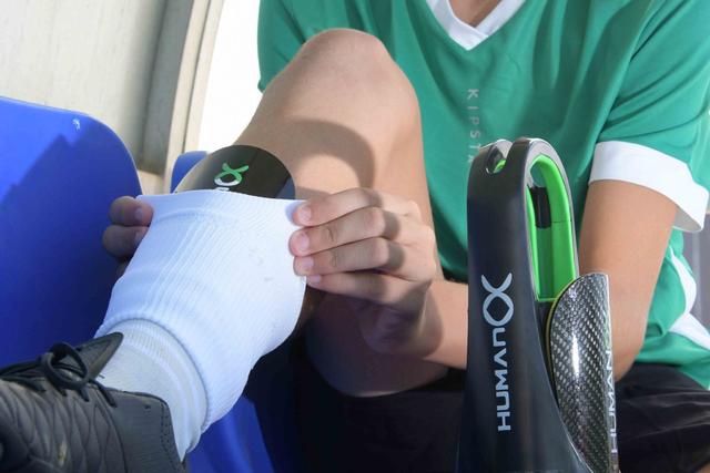 “大数据”足球新产品，这块护腿板不仅仅能护腿(足球护腿板)