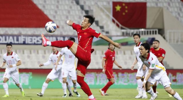 中国男足输球真相：14亿中国人口，却找不出11个人去参加世界杯(中国国家队足球)