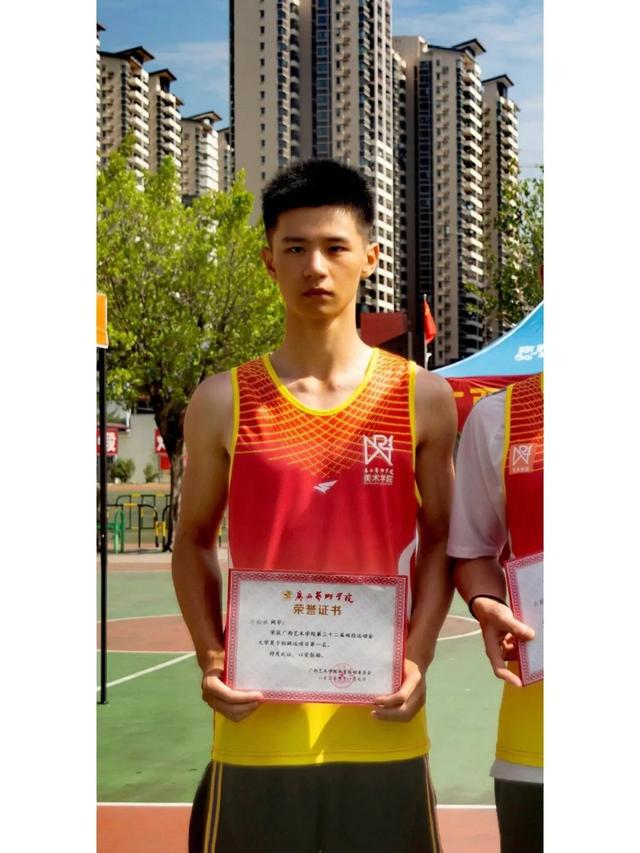 广西艺术学院185CM的篮球体育生，太帅藏不住了(篮球生)