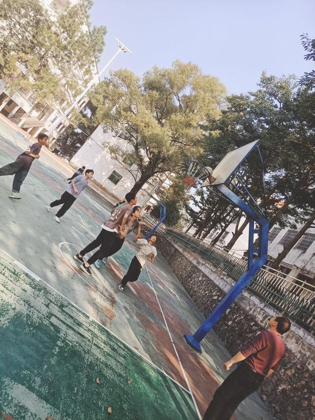 青春活力 不可阻“篮”——上高县镇渡中心学校举行初中部篮球比赛(中学篮球)