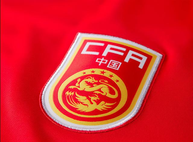 耐克无端指责下的道貌岸然，中国足球迎来打破垄断良机(耐克足球)