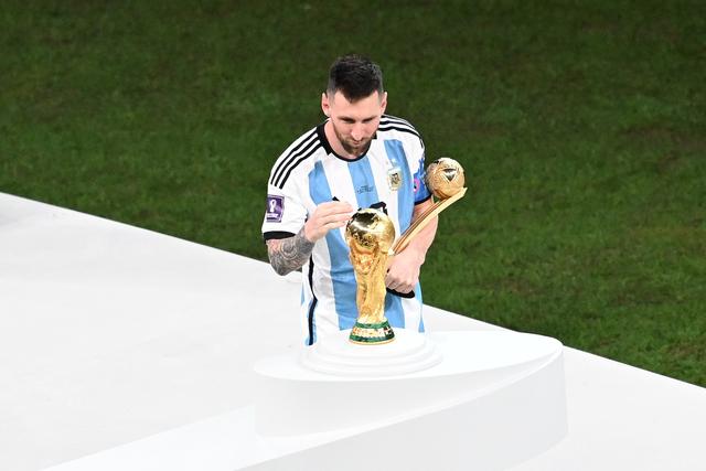 2022世界杯各奖项一览：梅西夺金球，姆巴佩拿金靴，马丁摘金手套(世界杯金球奖)