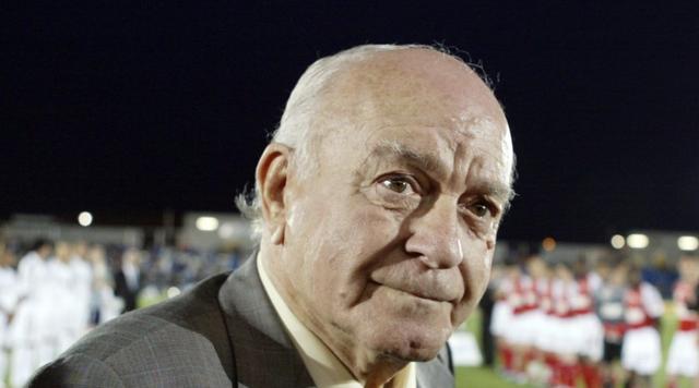 近十年去世的五位老球王，贝肯鲍尔今天离世，贝利马拉多纳皆离开(老足球)