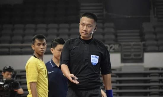 浙江唯一！杭州一名教师连续7年成为国际级足球裁判(足球比赛裁判)