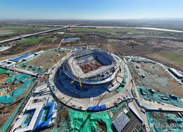 你好，新“主场”！探访济南市首个6万座专业足球场建设现场(足球场看台)