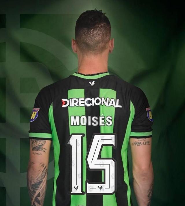 莫伊塞斯在米内罗美洲公开亮相，身披15号球衣(15号球员)