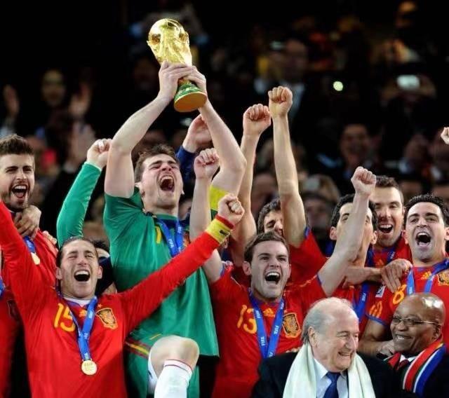 西班牙“黄金一代”，2010年世界杯冠军今在何处？(2010世界杯冠军)