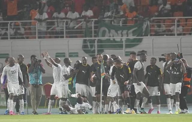 非洲足球史上的耻辱与南非的奇迹(南非足球)