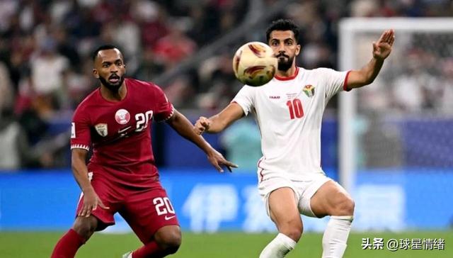 卡塔尔足球：从挑战到荣耀(足球卡塔尔)