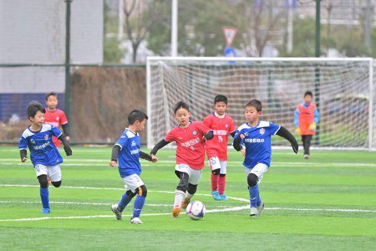 湖南举办青少年足球俱乐部联赛(青少年足球俱乐部)