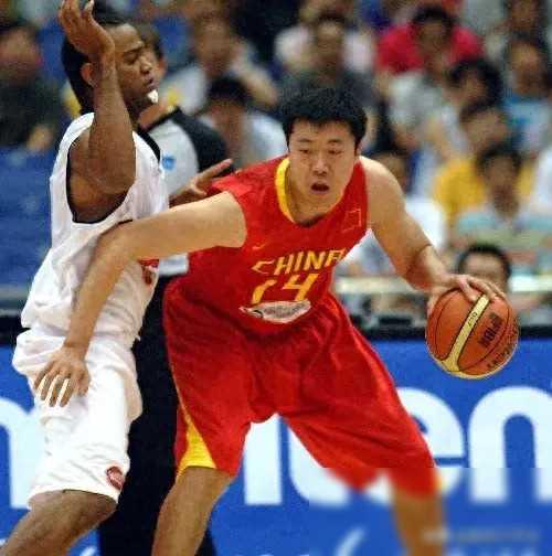 中国男篮十大尊敬球员：王治郅领衔，朱芳雨王仕鹏在列(中国男篮球员)