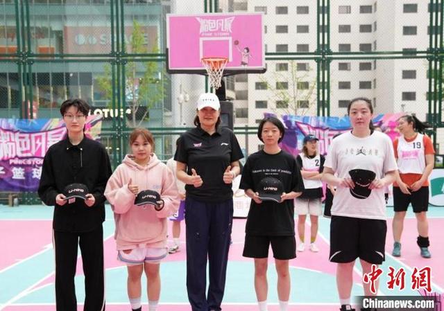 中国篮球公开赛·粉色风暴女子篮球3v3联赛在京开赛(篮球联赛)