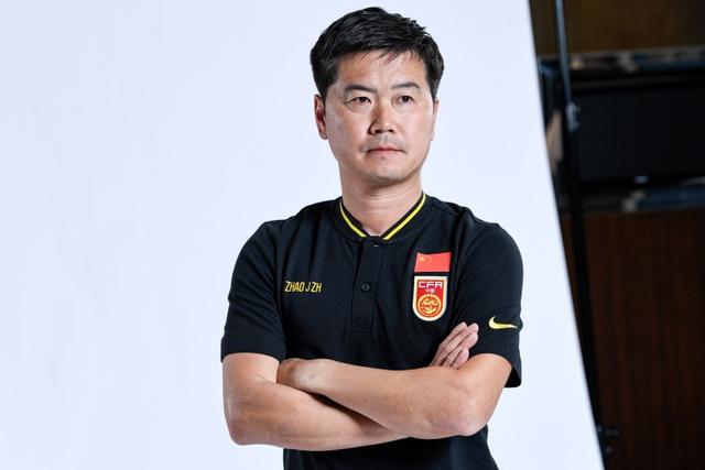 足球报：中国足协注册的可执教职业队教练仅200人，远低于日韩(足球主帅)